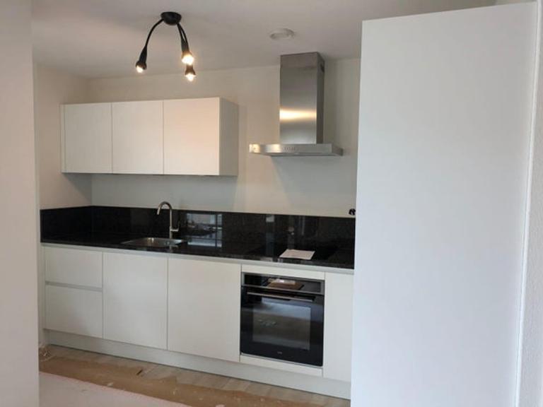 90 m2 apartment with balcony in Breda - Image 5