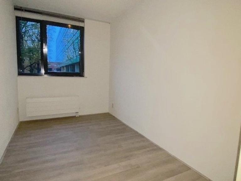 90 m2 apartment with balcony in Breda - Image 10