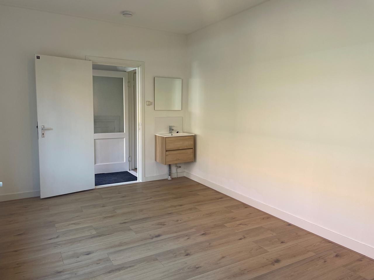 Studentenkamer van 17 m² in Indische Buurt - Afbeelding 2
