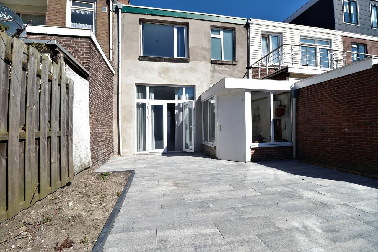 Tussenwoning met tuin in Schiedam - Afbeelding 1