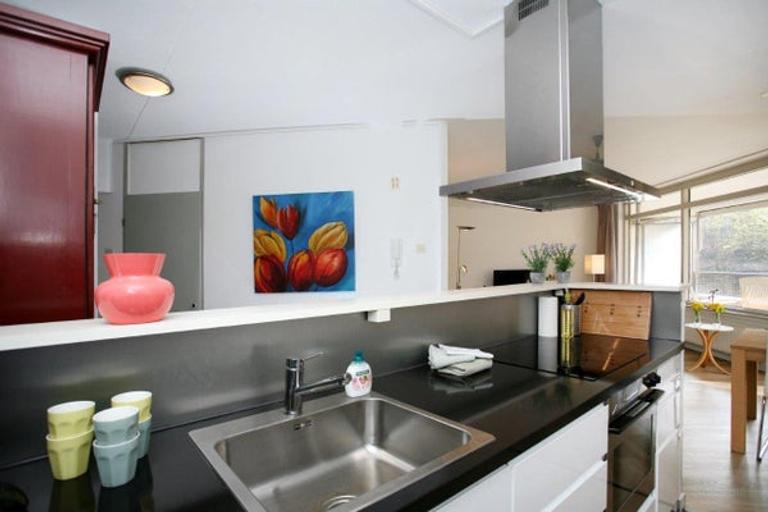 Furnished 2-bedroom apartment with parking - Image 6