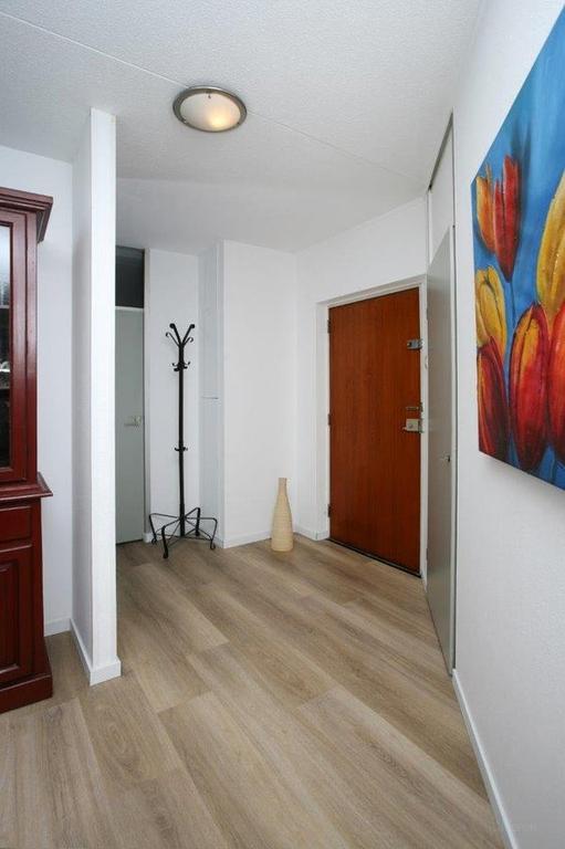 Furnished 2-bedroom apartment with parking - Image 8