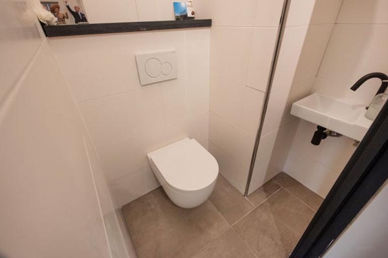 Furnished 2-bedroom apartment with parking - Image 13