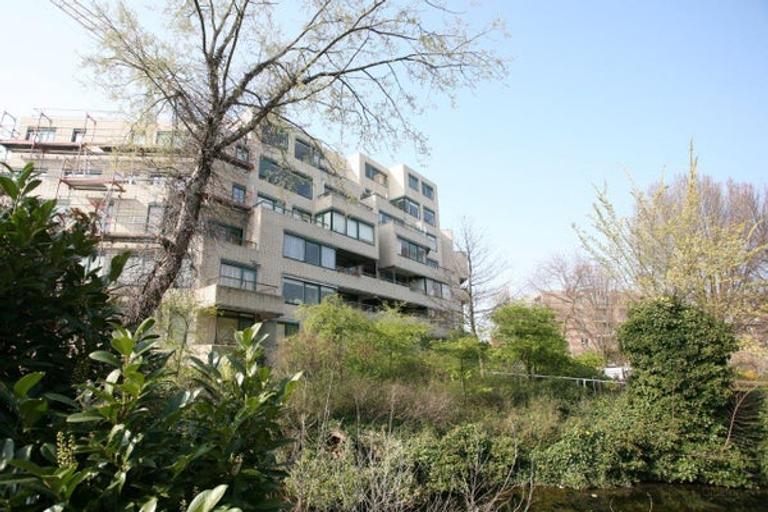 Furnished 2-bedroom apartment with parking - Image 15
