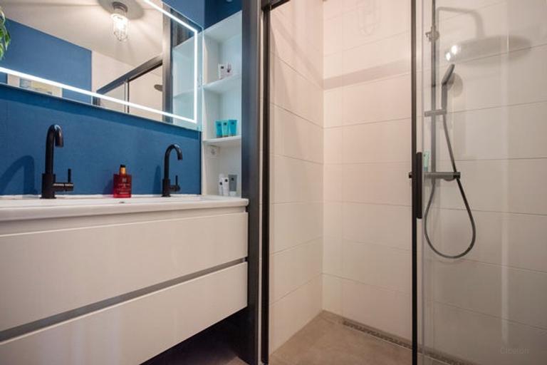 Furnished 2-bedroom apartment with parking - Image 12