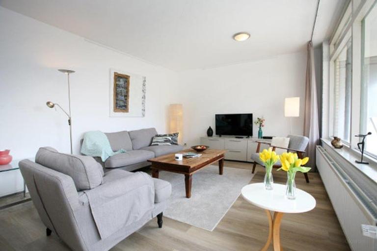 Furnished 2-bedroom apartment with parking - Image 2