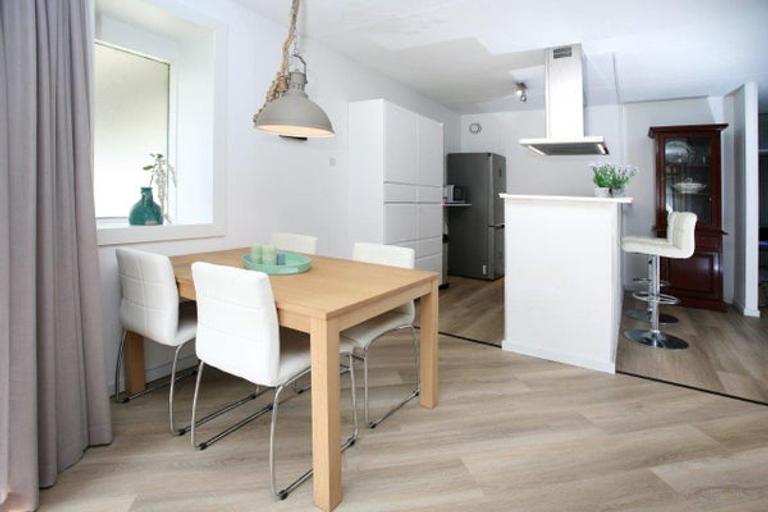 Furnished 2-bedroom apartment with parking - Image 3