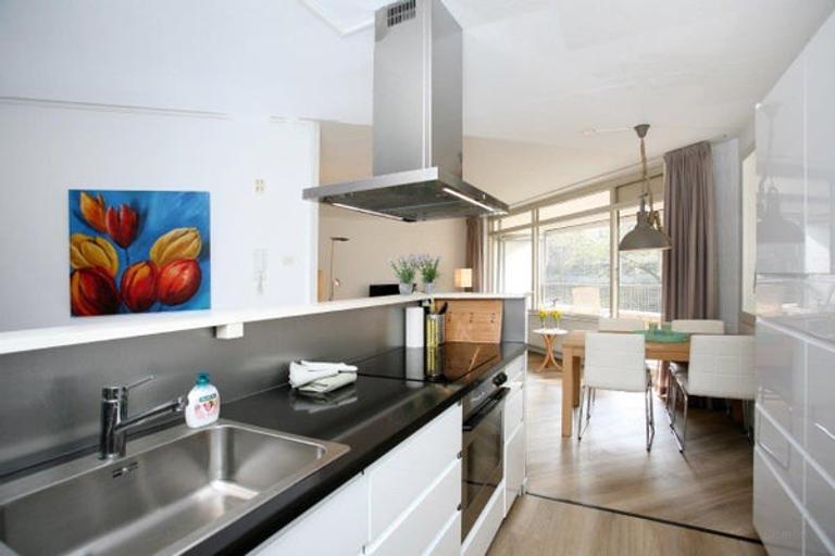 Furnished 2-bedroom apartment with parking - Image 4