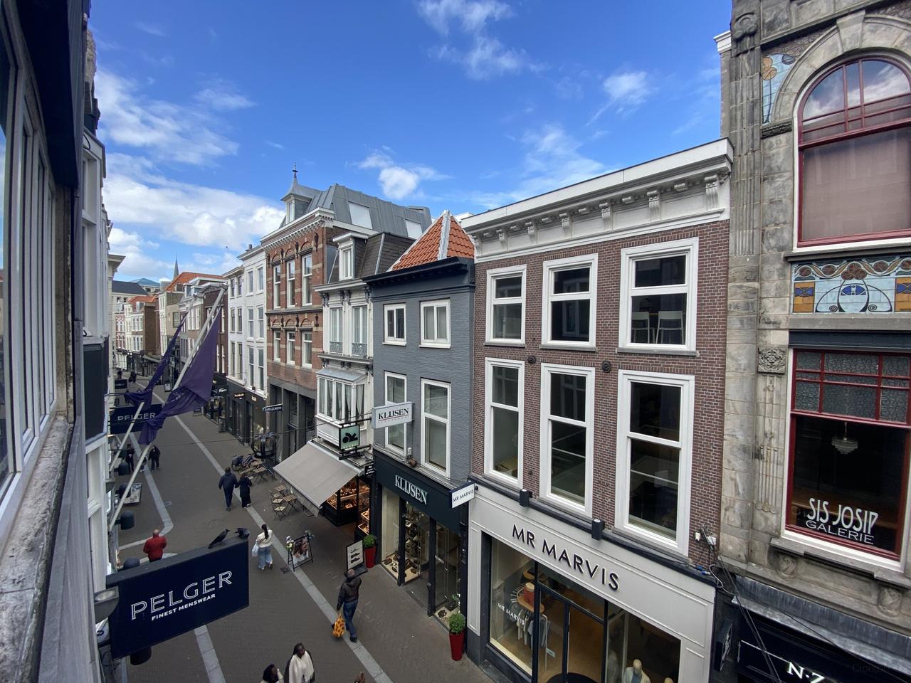 110m² apartment with roof terrace - Image 1
