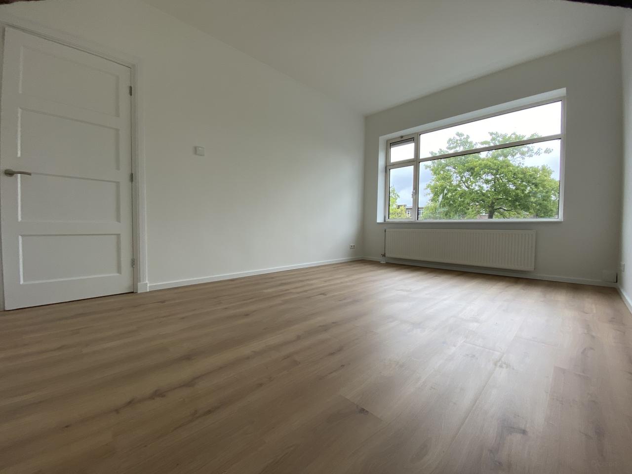 4-room apartment with balcony in Leyenburg - Image 1