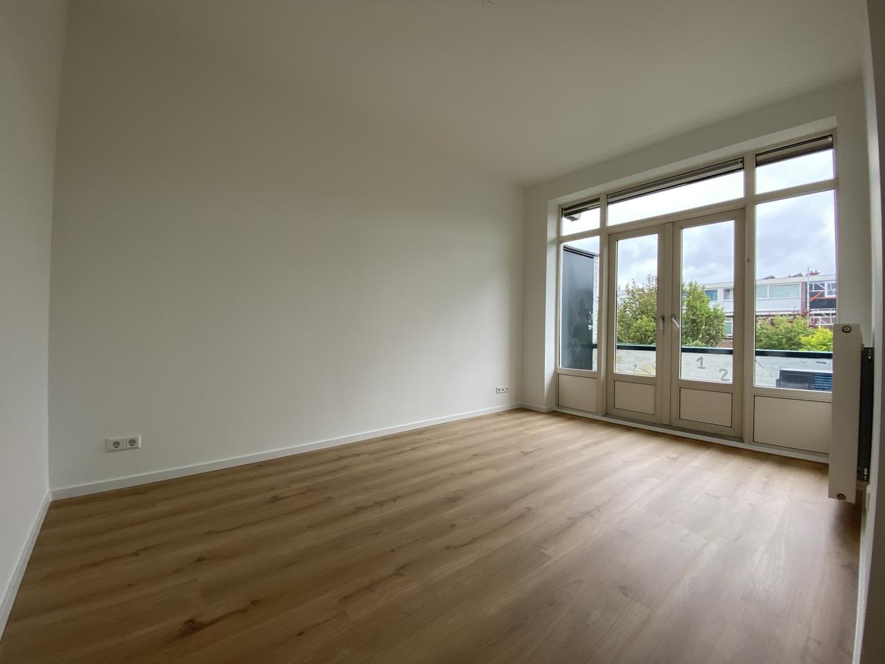 4-room apartment with balcony in Leyenburg - Image 11