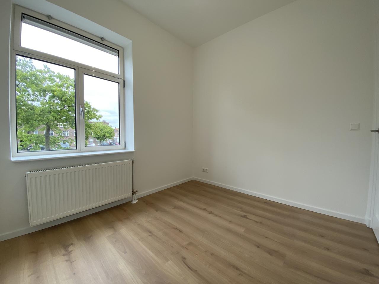 4-room apartment with balcony in Leyenburg - Image 6