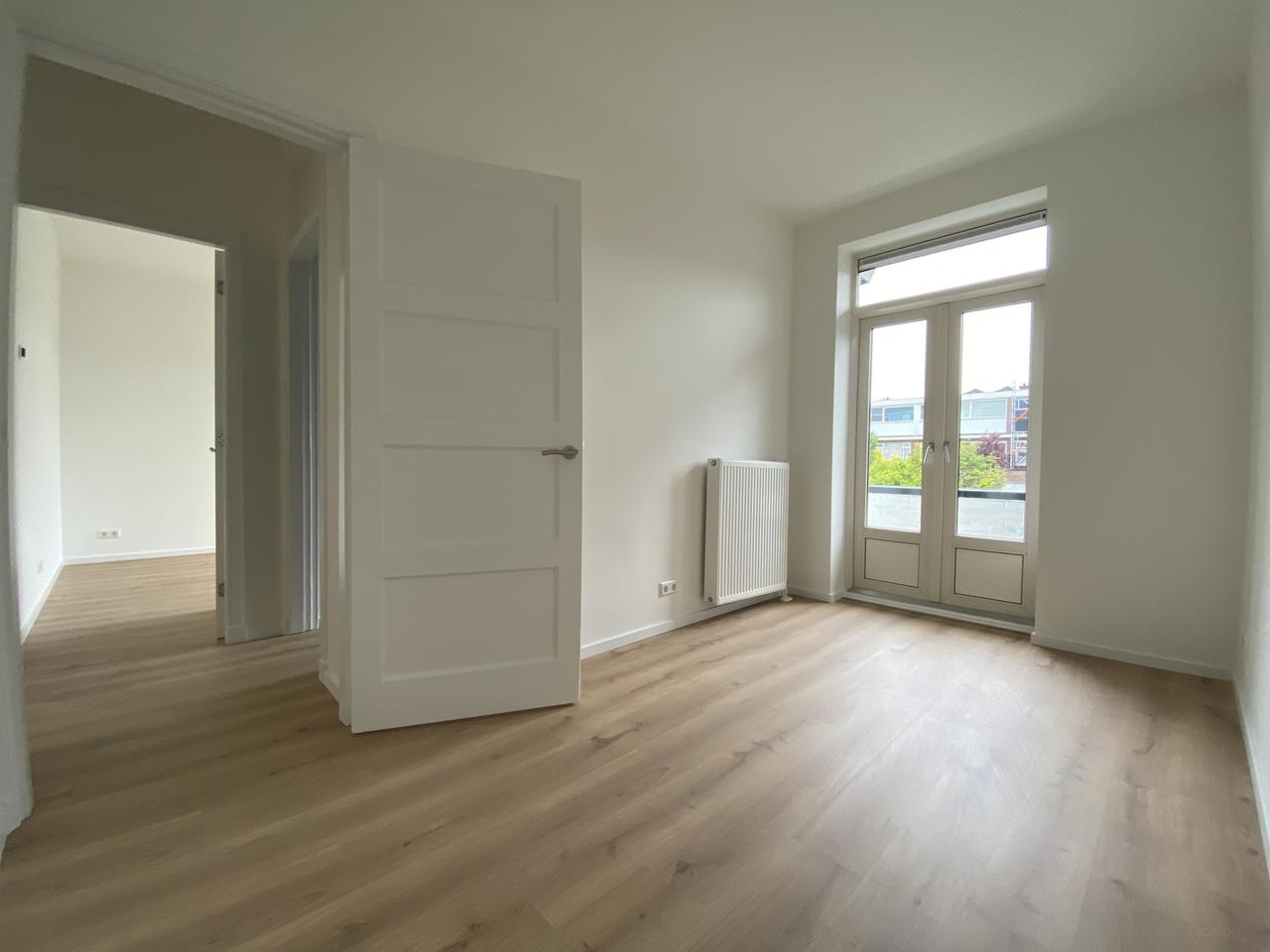 4-room apartment with balcony in Leyenburg - Image 18