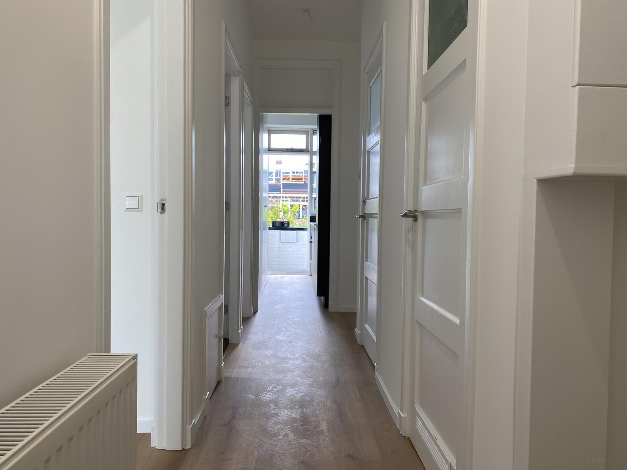 4-room apartment with balcony in Leyenburg - Image 4