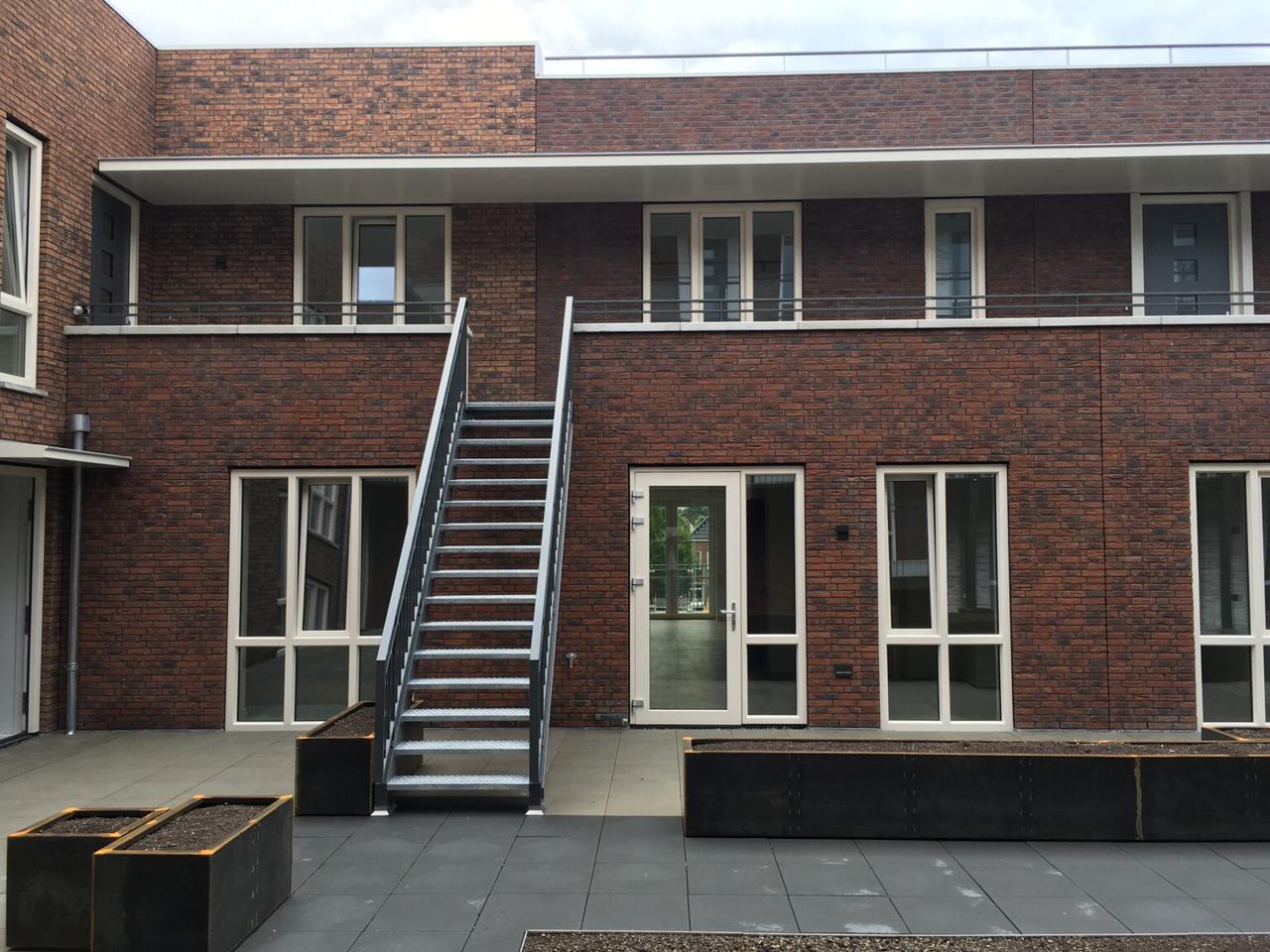 2-bedroom apartment with balcony - Image 4