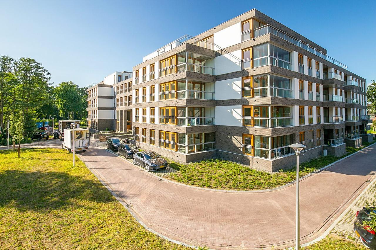 80m2 apartment with balcony in Zeist - Image 25