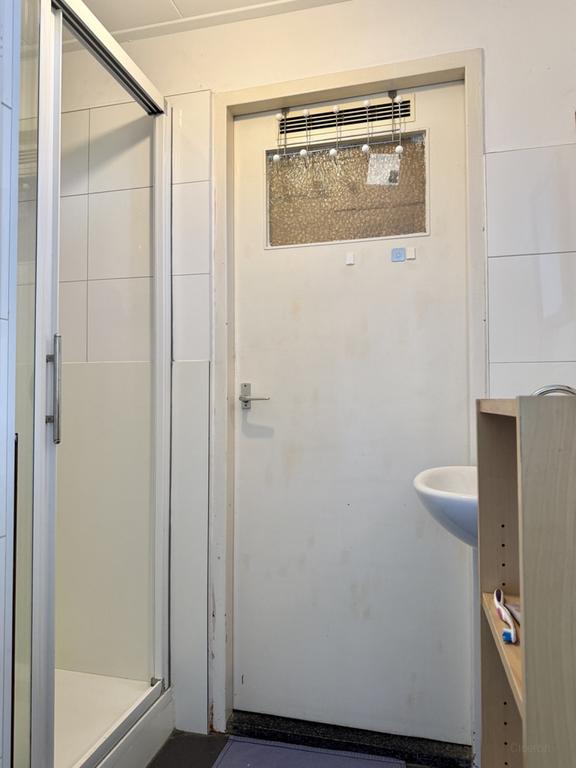 9 m² room with balcony in Scharn - Image 6