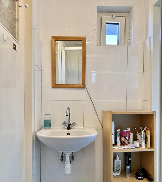 9 m² room with balcony in Scharn - Image 5