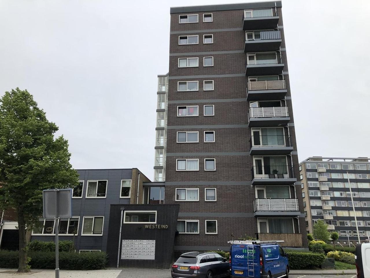 1-bedroom apartment with south-facing balcony - Image 15
