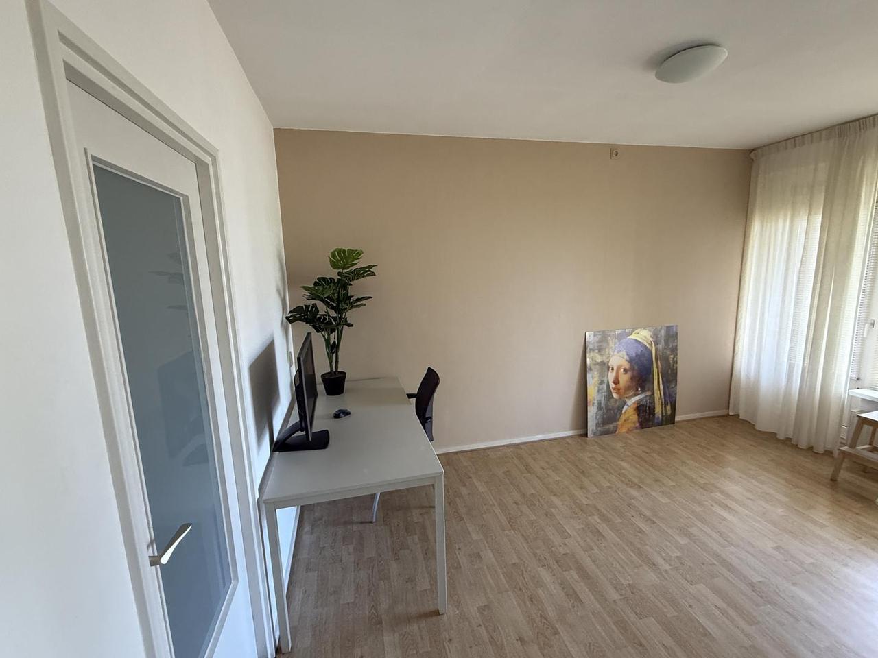 1-bedroom apartment with south-facing balcony - Image 7