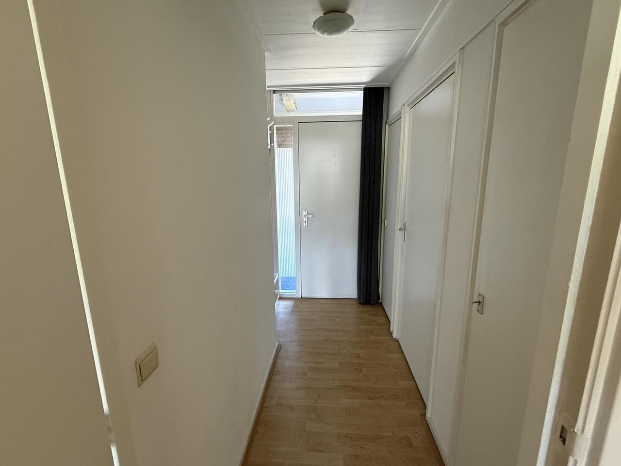 1-bedroom apartment with south-facing balcony - Image 12