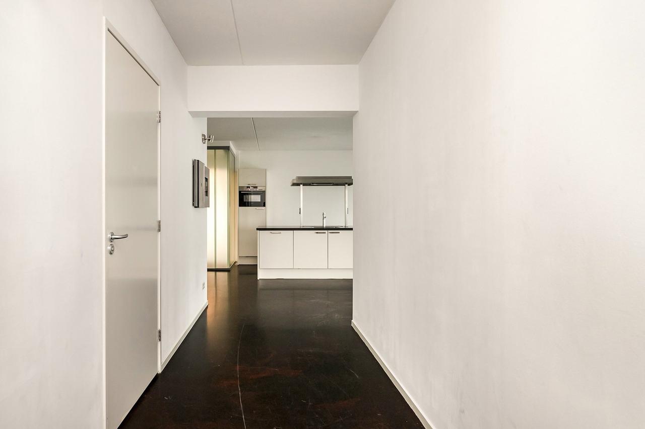 Bright loft with kitchen island on 6th floor - Image 7