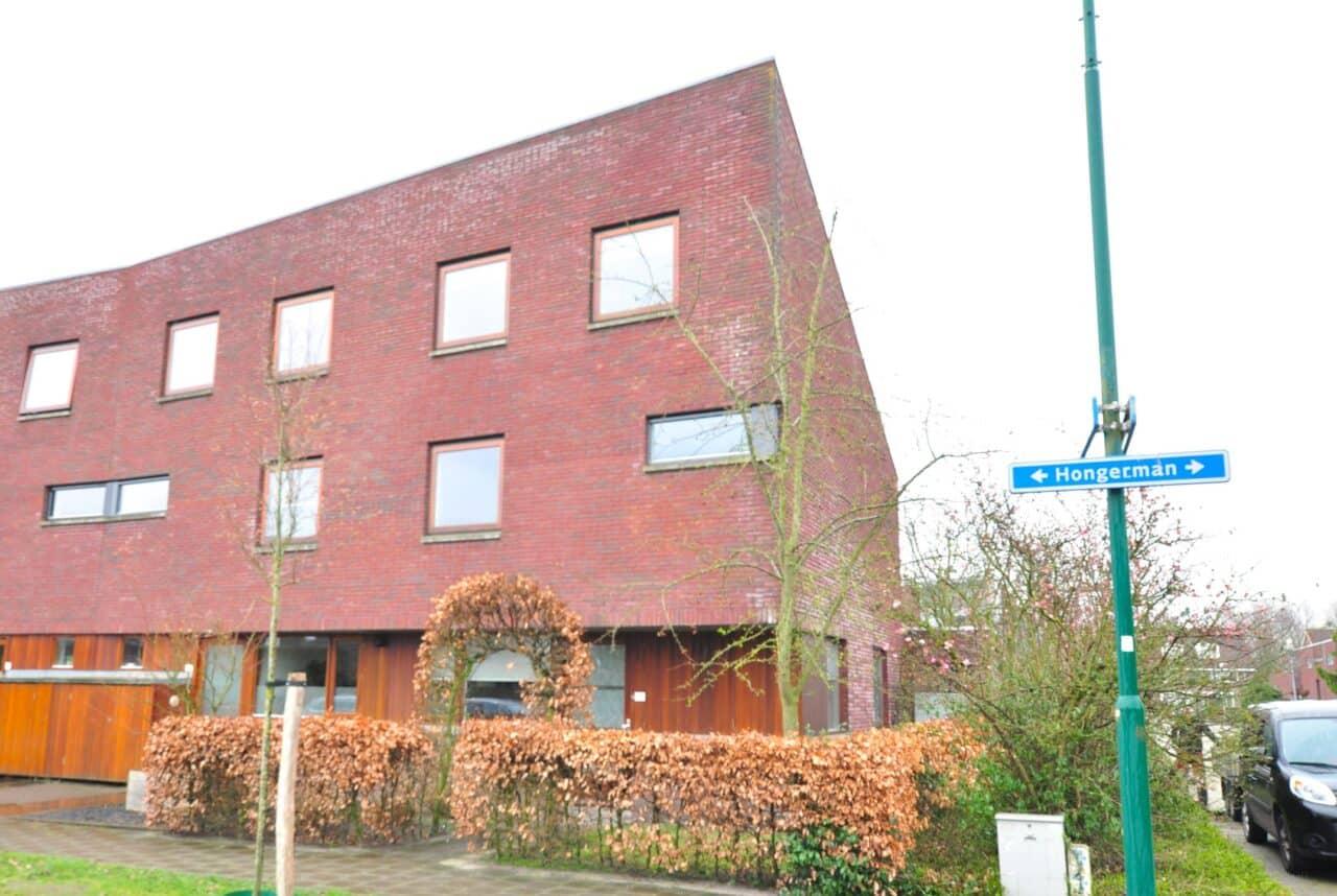 Corner house with garden in Kortkruis - Image 1