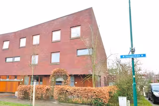 Corner house with garden in Kortkruis