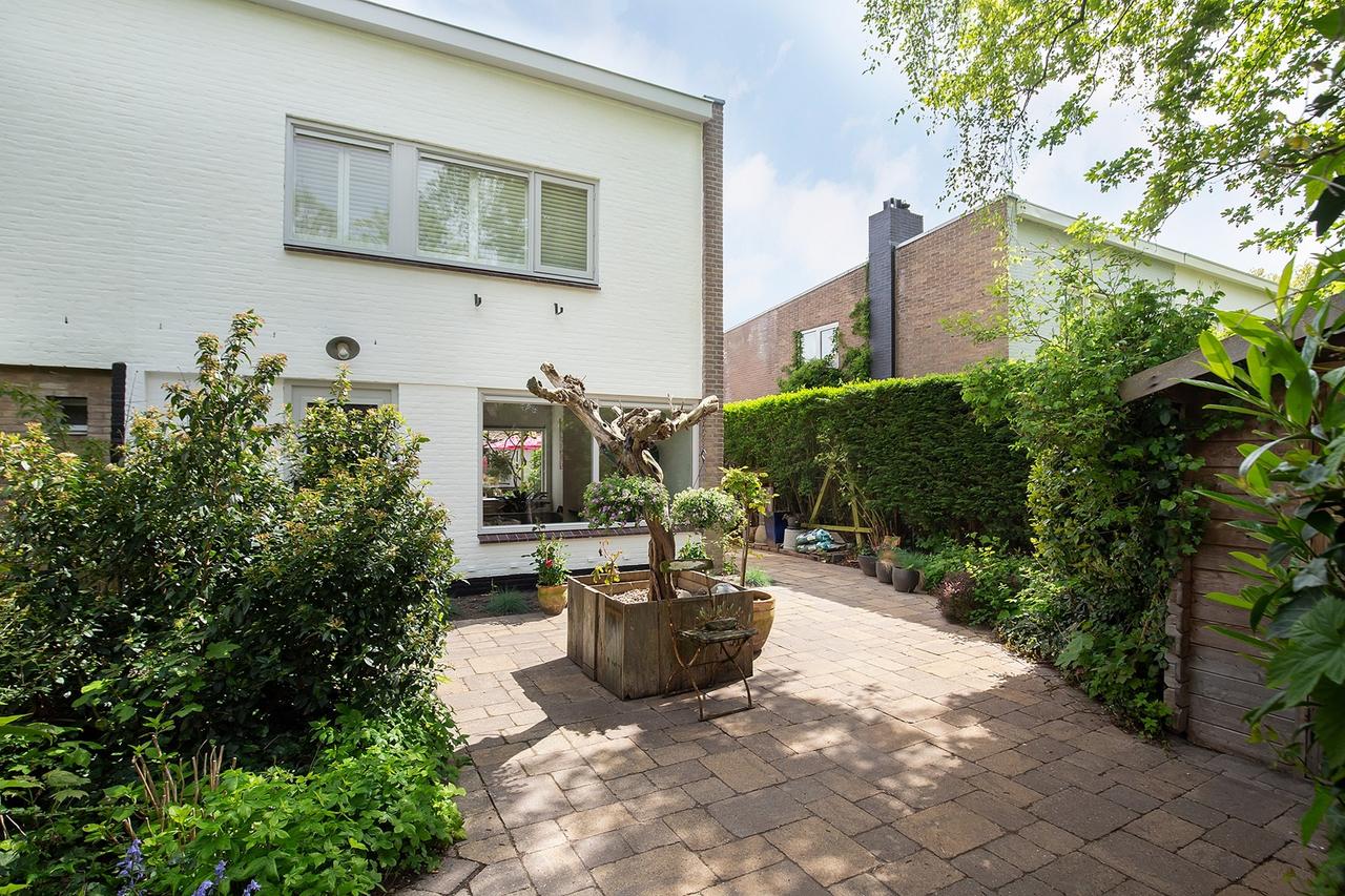 Furnished house with garden in Bergen - Image 1