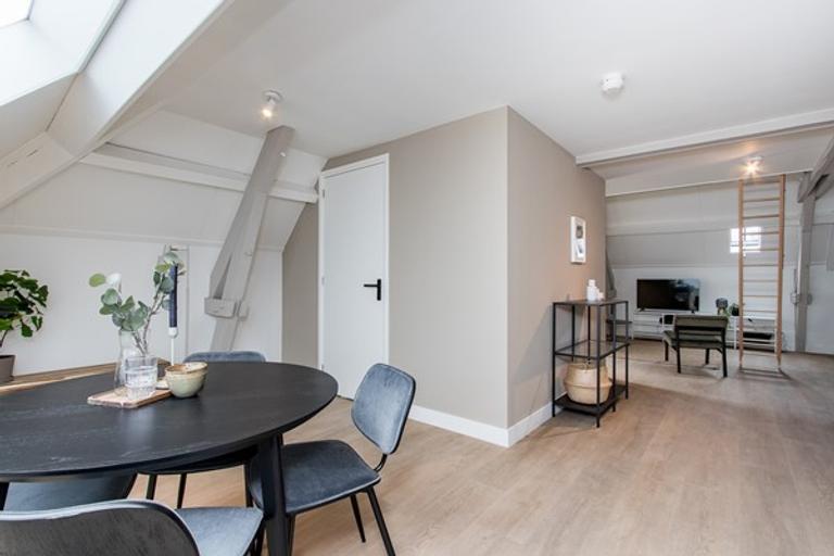 Furnished apartment with church view - Image 6