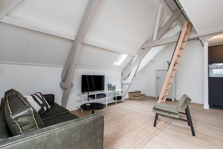 Furnished apartment with church view - Image 7