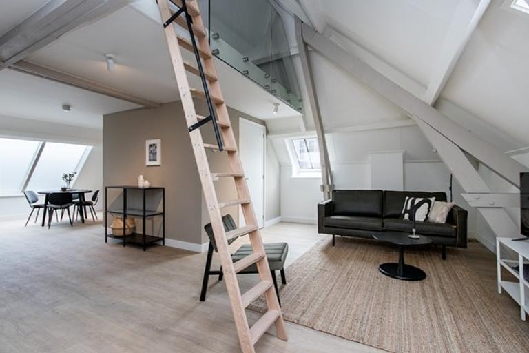 Furnished apartment with church view - Image 2