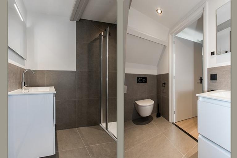Furnished apartment with church view - Image 4