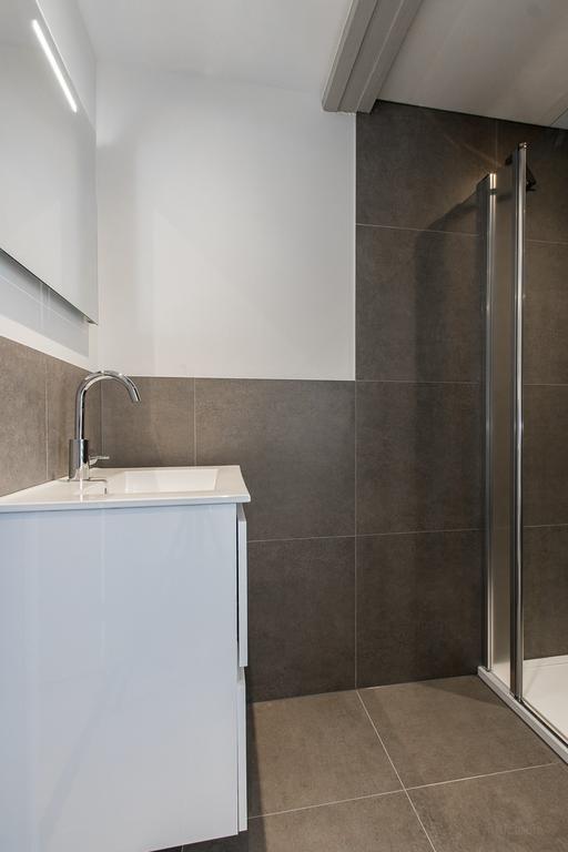 Furnished apartment with church view - Image 11