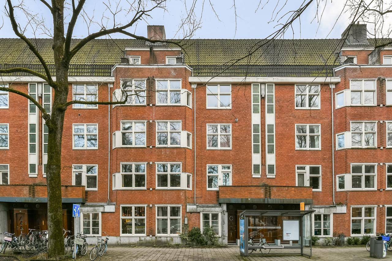 84 m² with balcony in the Scheldebuurt - Image 1