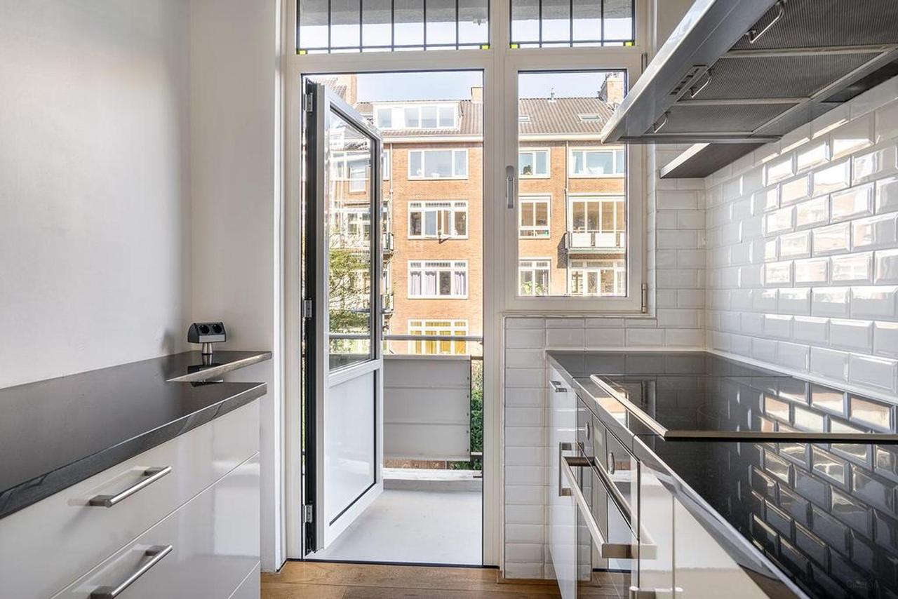 Bright double upper house on Statensingel - Image 19