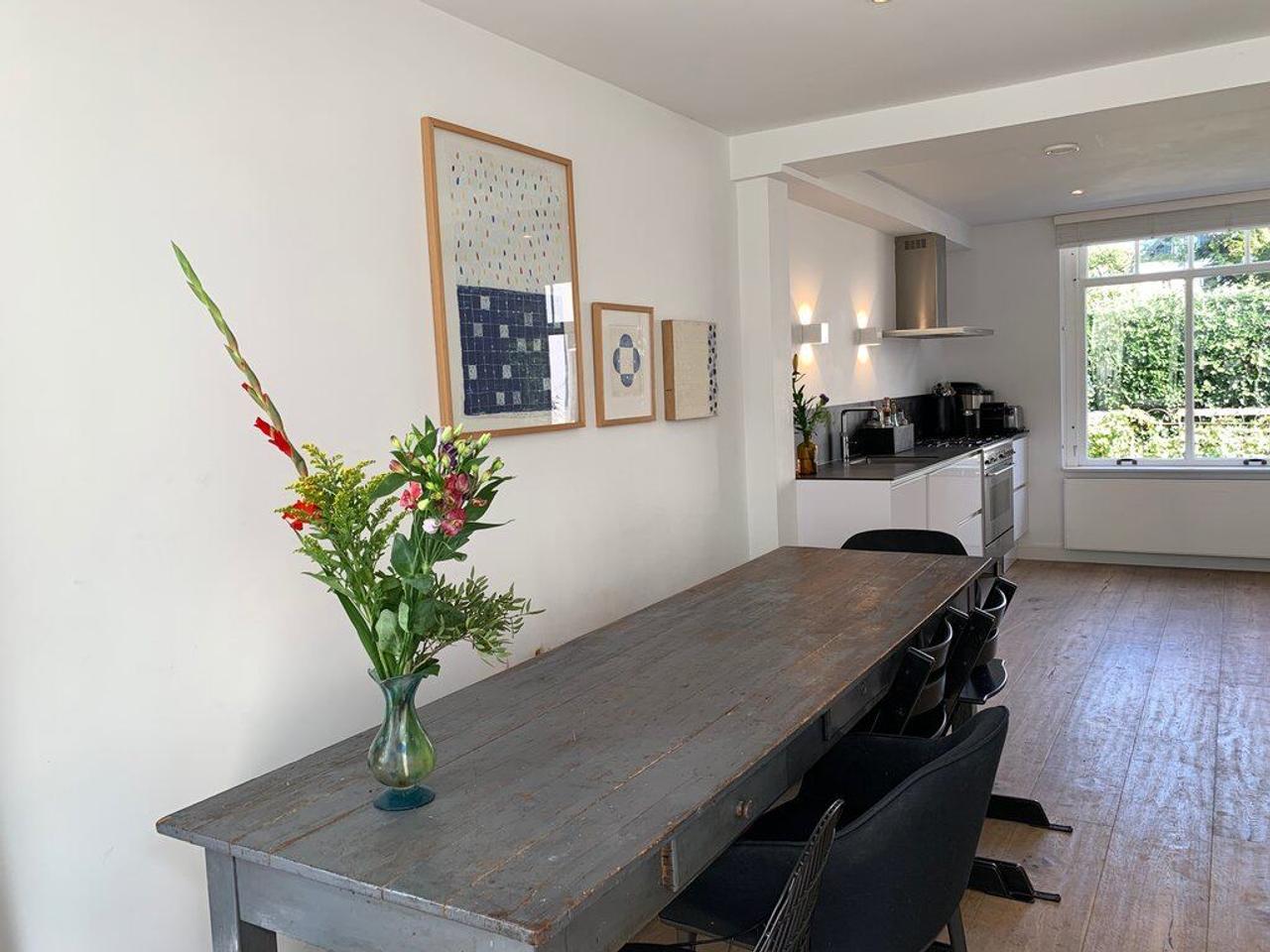 Bright terraced house with patio - Image 6