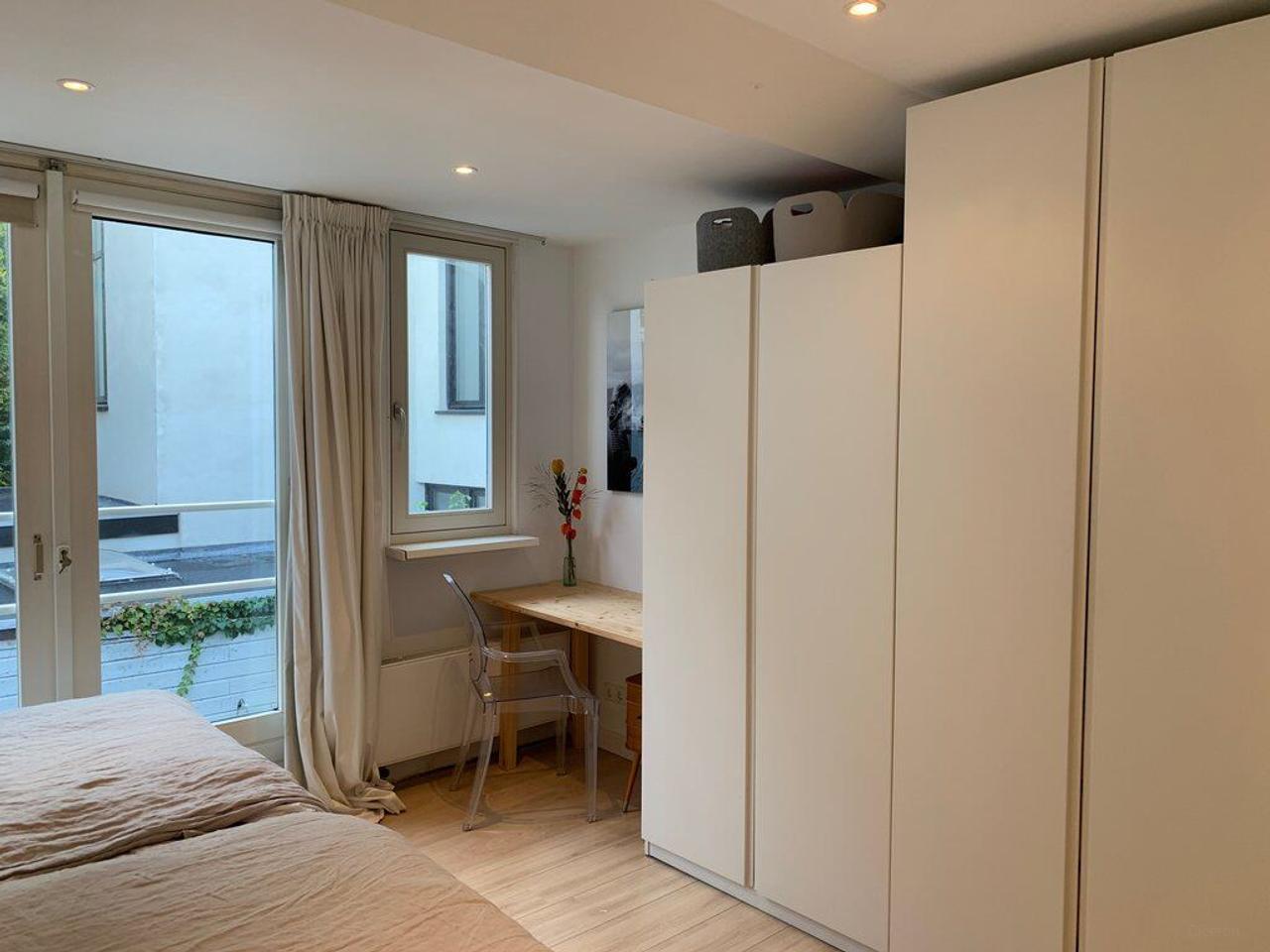 Bright terraced house with patio - Image 15