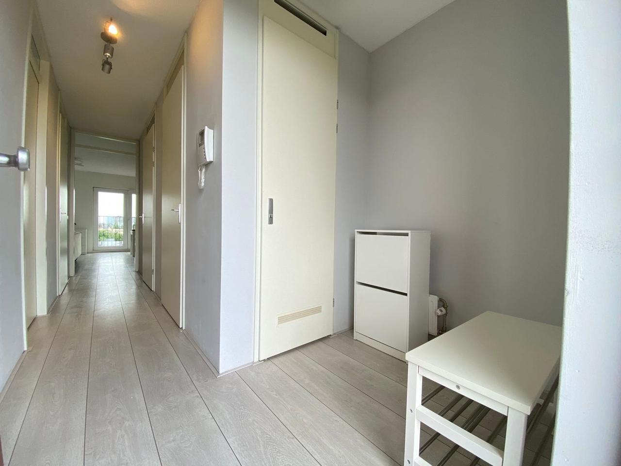 Furnished 2-room apartment with sunny balcony - Image 6