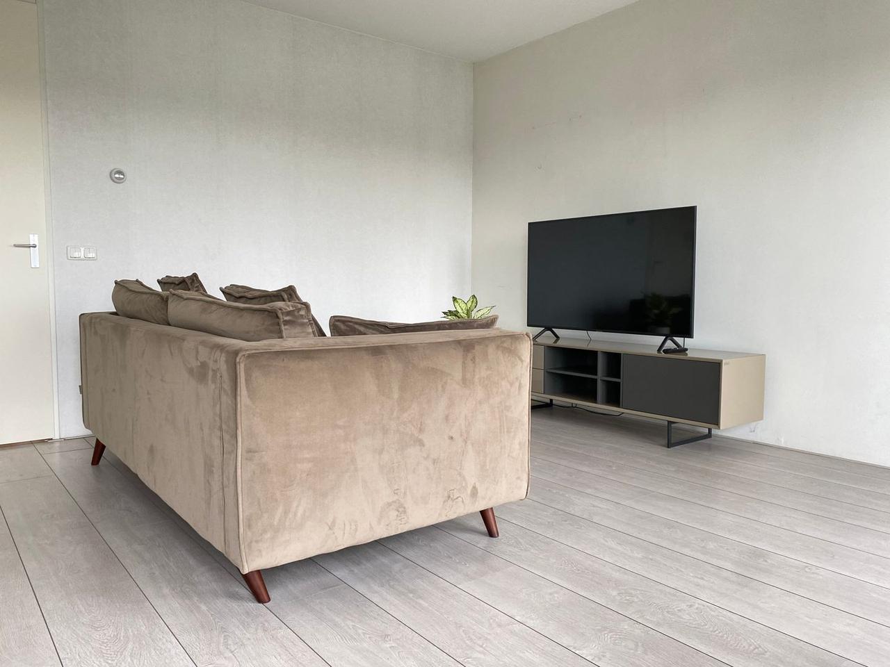 Furnished 2-room apartment with sunny balcony - Image 11