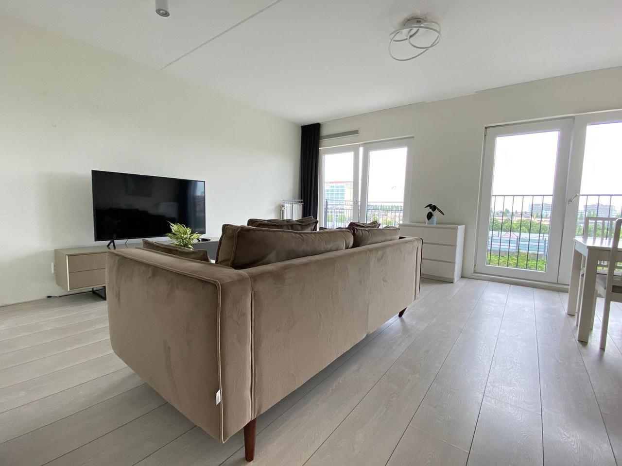 Furnished 2-room apartment with sunny balcony - Image 7