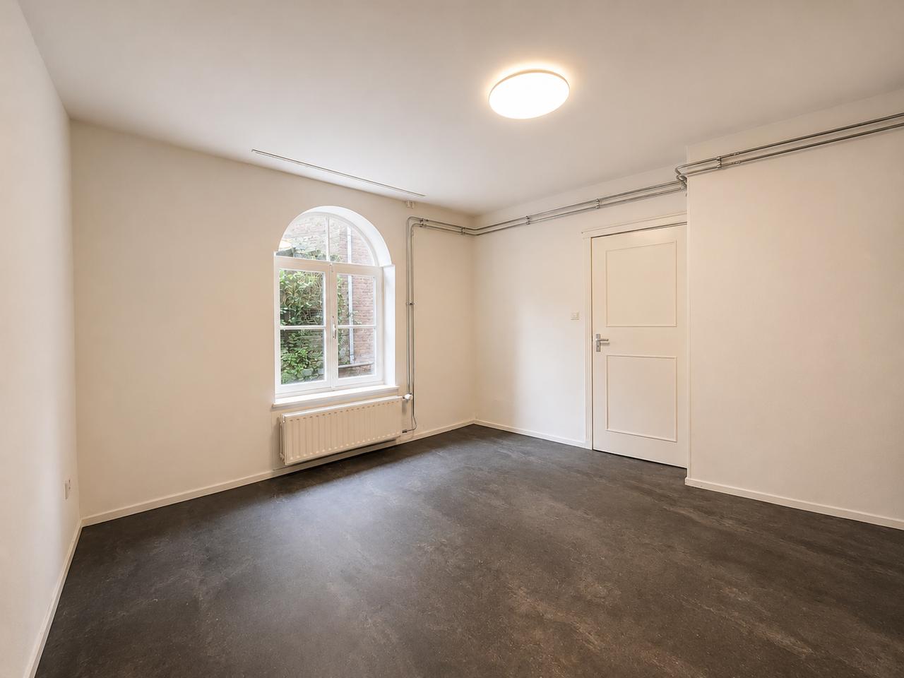 Living by the Jeker in Jekerkwartier - Image 6