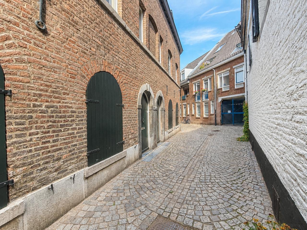 Living by the Jeker in Jekerkwartier - Image 1