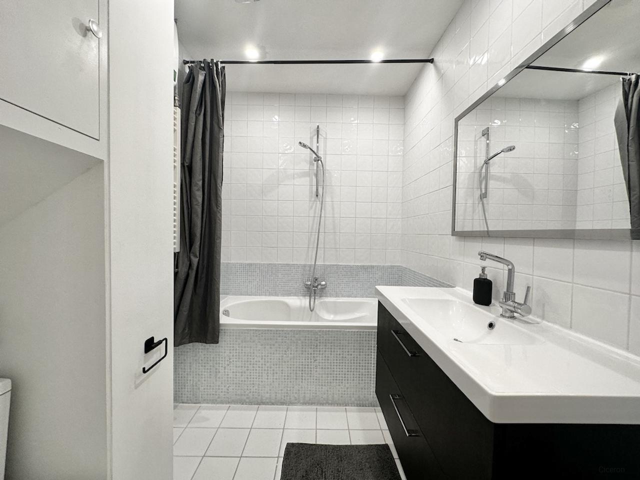 2-bedroom with roof terrace in West - Image 16