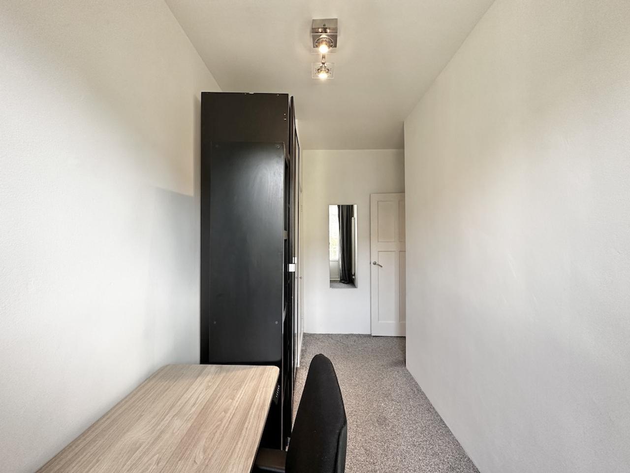 2-bedroom with roof terrace in West - Image 13