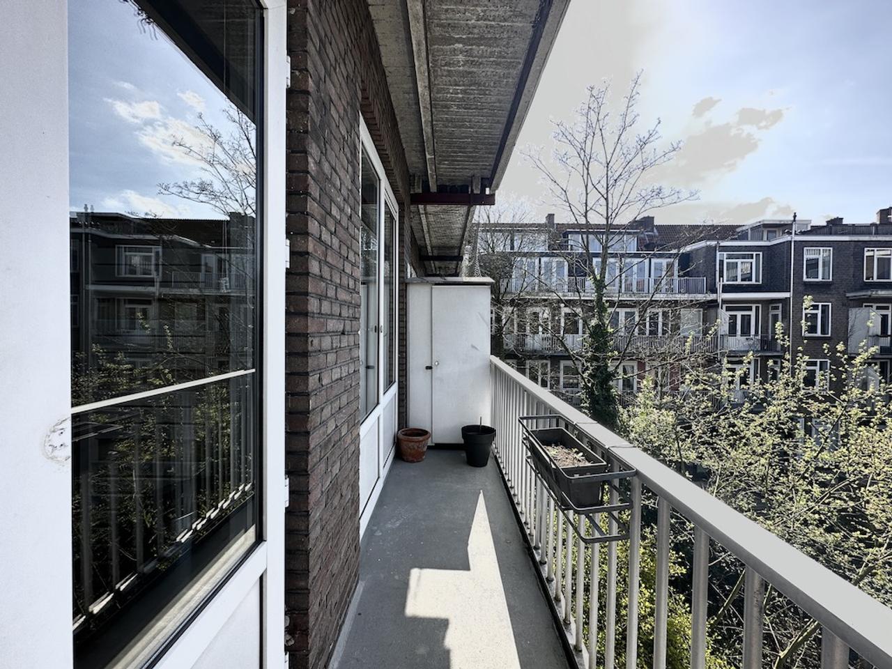 2-bedroom with roof terrace in West - Image 9