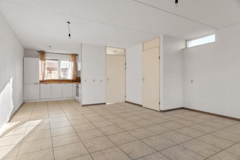Family home with garage in Filmwijk - Image 4
