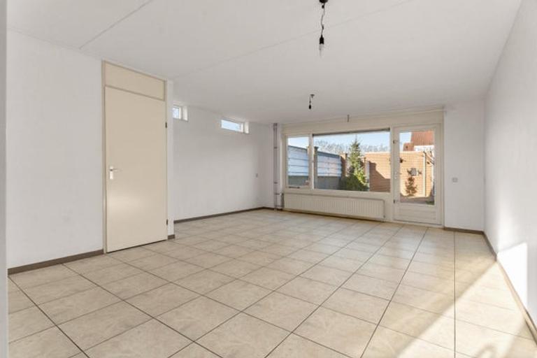 Family home with garage in Filmwijk - Image 3