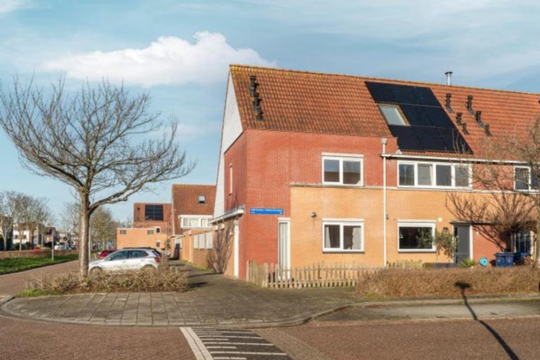 Family home with garage in Filmwijk - Image 1