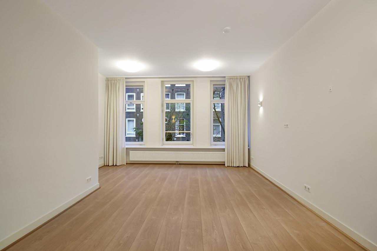 2-bedroom apartment with balcony in De Pijp - Image 3